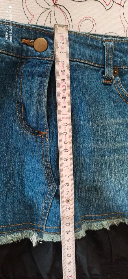 Minirock Jeans(strechig) Stoff schw.mit Spitze+Pailletten Gr. 38M in Eldena
