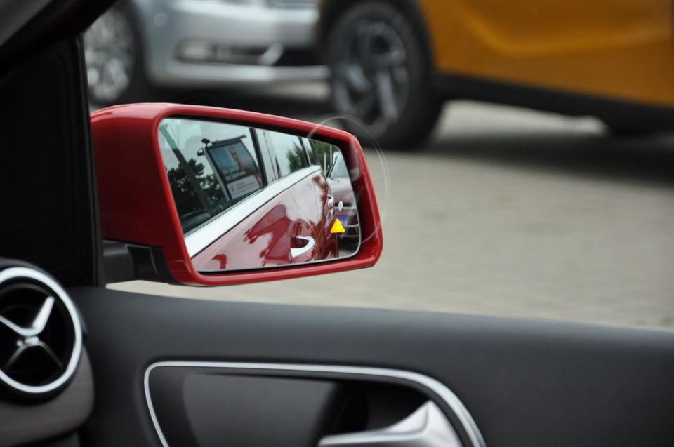 Mercedes-Benz B 250 CGI 7G-DCT LEDER-NAVI-LED-RKAM-KEYLESS GO in Teltow