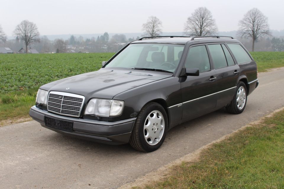 Mercedes W124 E 320 T Sportline in Lauenförde