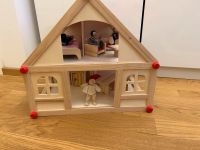 Puppenhaus aus Holz mit Zubehör, sehr gut erhalten Hessen - Hanau Vorschau