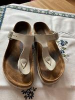 Birkenstock Gizeh Zehentrenner Sandaletten Leder hellgrau Gr.38 Nordrhein-Westfalen - Troisdorf Vorschau