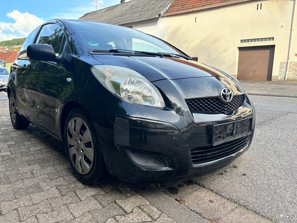 Toyota Yaris  1.3 Benziner isofix sitzer 4 Zylinder Motor 2009 in Illingen