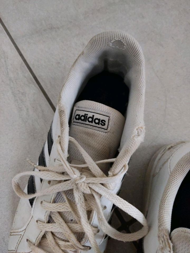 Adidas Schuhe Turnschuhe weiß Größe 38 in Staufen im Breisgau