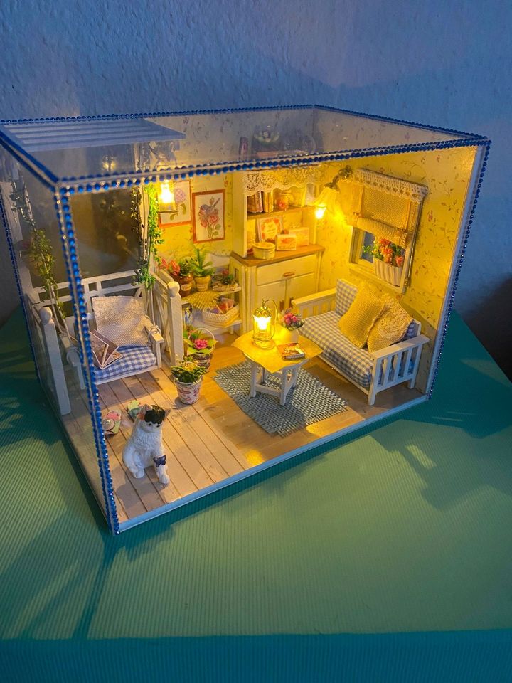 DIY Dollhouse Miniatur Cottage Room mit Licht fertig gestaltet in Kaiserslautern