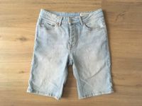 REVIEW Jeansshorts in Blau, mit Used-Details, Gr. S Nordrhein-Westfalen - Witten Vorschau