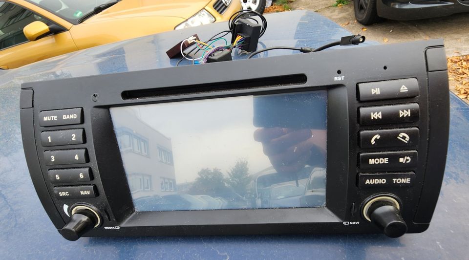 KFZ Auto CD Radio GPS Navi USB Reciver TFT Display in Stuttgart