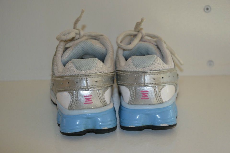 Nike Air Turnschuhe, Gr. 28, 28,5, 29 Nike, Adidas in Friedberg