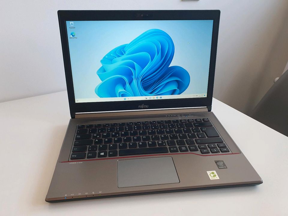 Laptop Fujitsu lifebook in Köln