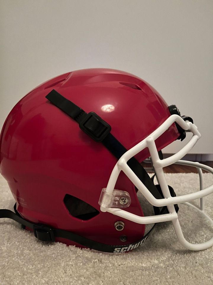 Helm Football von Schutt in Lübeck