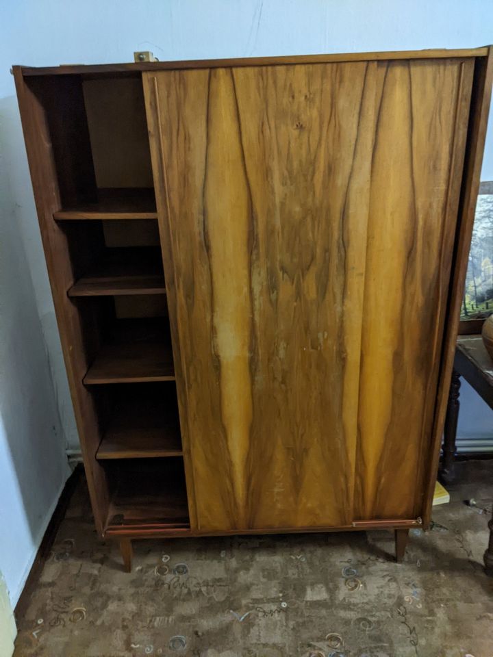 Mid Century vintage Garderobenschrank / Kleiderschrank von Oma in Jeßnitz