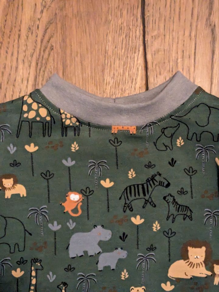 Sweatshirt/ Pullover mit wilden Tieren - Safari - grün - 50-116 in Lübbecke 