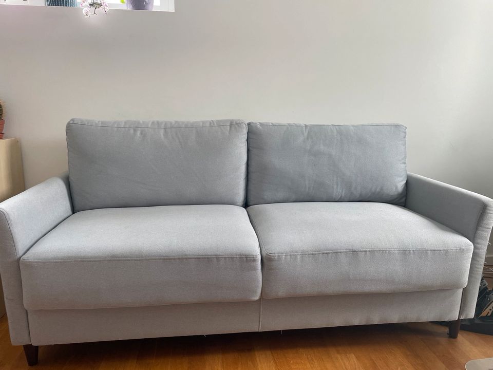 3-Sitzer Sofa mit großem integriertem Stauraum in Regensburg