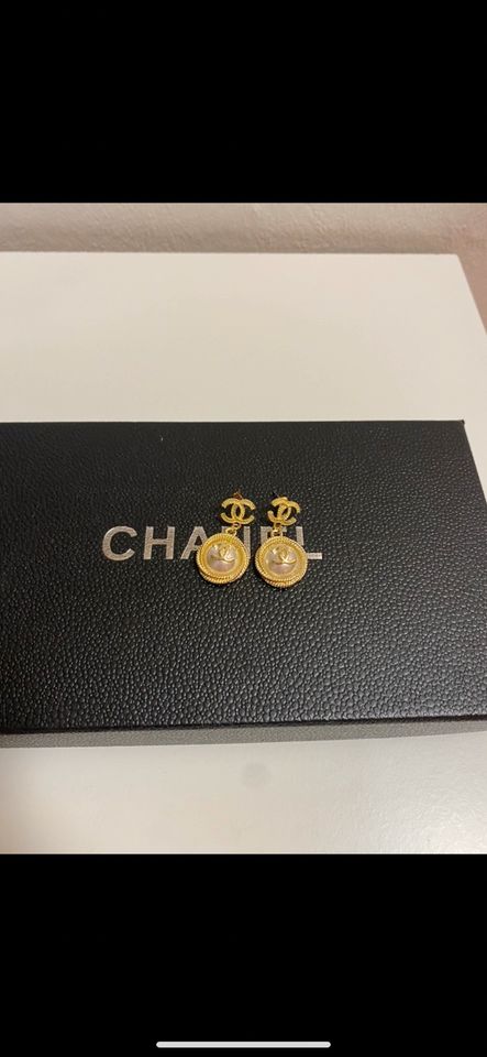 Original Chanel Ohrringe Ohrstecker Gold mit Perle in Saarbrücken