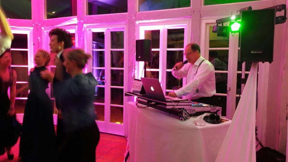 DJ / Moderator / DJ-Servicepaket V / Hochzeit / Party / Feier in Neumünster