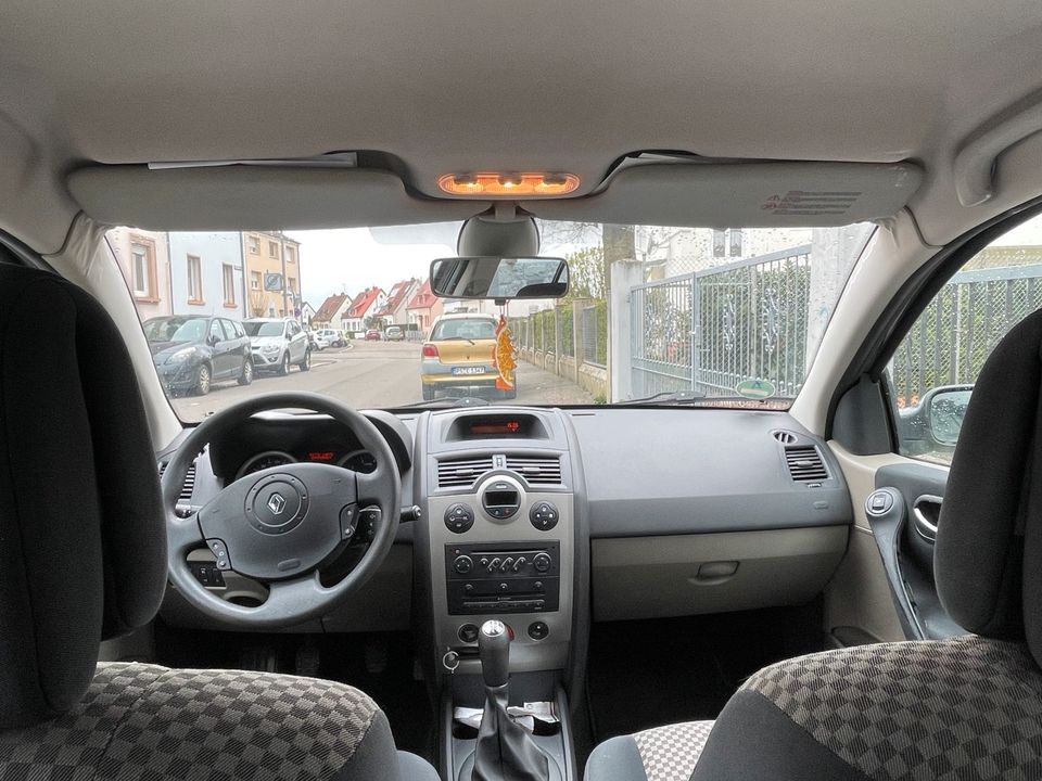 Renault Megane 1,6 Benzin TÜV 5/2024 Radio,Klima…. in Pirmasens