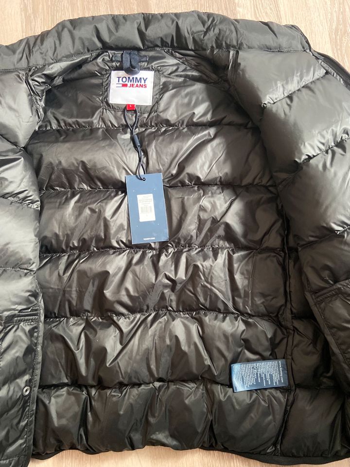 Tommy Jeans Jacke Daunenjacke kurz schwarz Größe L NEU in Enger