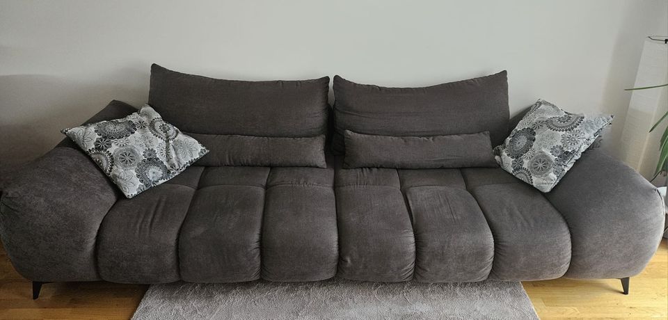 Neuwertige und sehr bequeme „BOBB“ Couch - Big Sofa - neuwertig in Geretsried