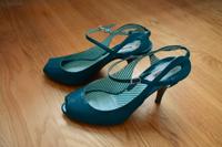 wunderschöne Mary Jane Lack Pumps Peeptoes von Moschino Gr. 37 Leipzig - Schleußig Vorschau