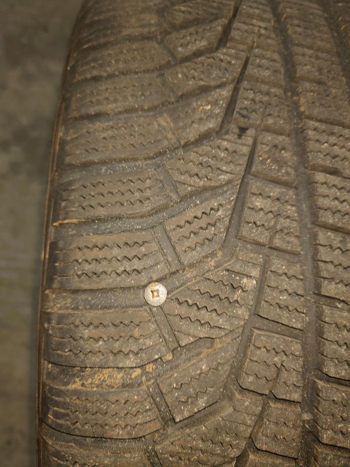 Winterreifen Hankook 225/45 R18 Defekt in Rechberghausen