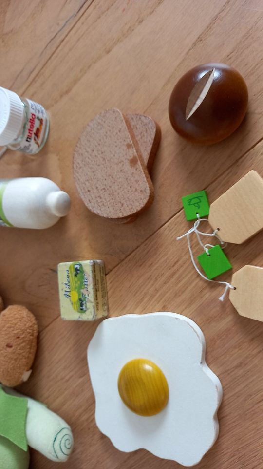 Zubehör Kaufladen Holz-Spielzeug Gemüse Milch Eier Wurst in Hennef (Sieg)