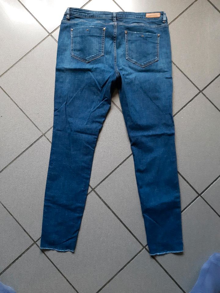 Zero Skinny Jeanshose Gr . 42 in Holzwickede