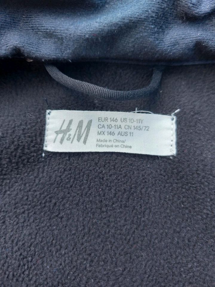 Jacke von H&M in Gr. 146 in Bremen