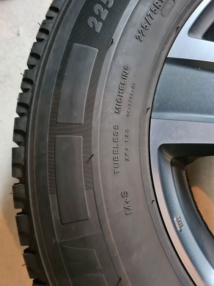 Alufelgen Reifen Räder Maxifahrwerk Felge 225/75 R16 komplett in Stavern