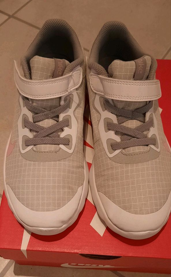 Nike Sportswear Sneaker, Turnschuhe, Gr. 33,5 *TOP* in Maintal