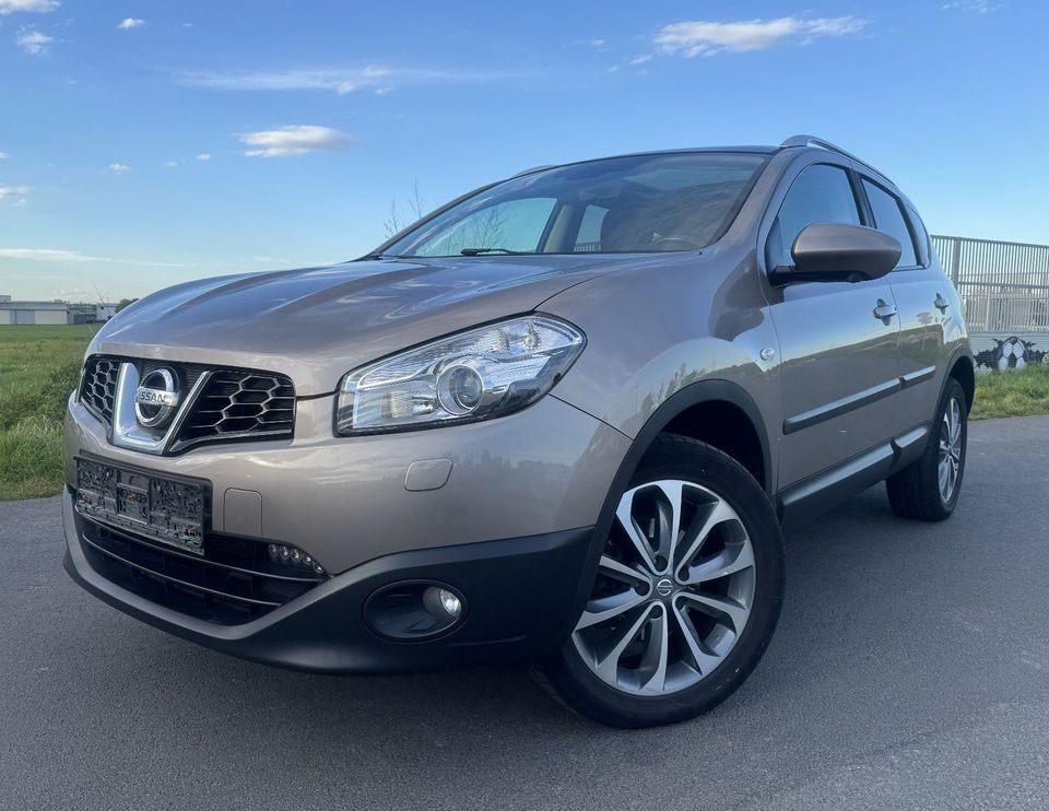 Nissan Qashqai 2,0*4X4*84 Tkm*Auto*Navi*Temp*Vollleder* in Dietzenbach