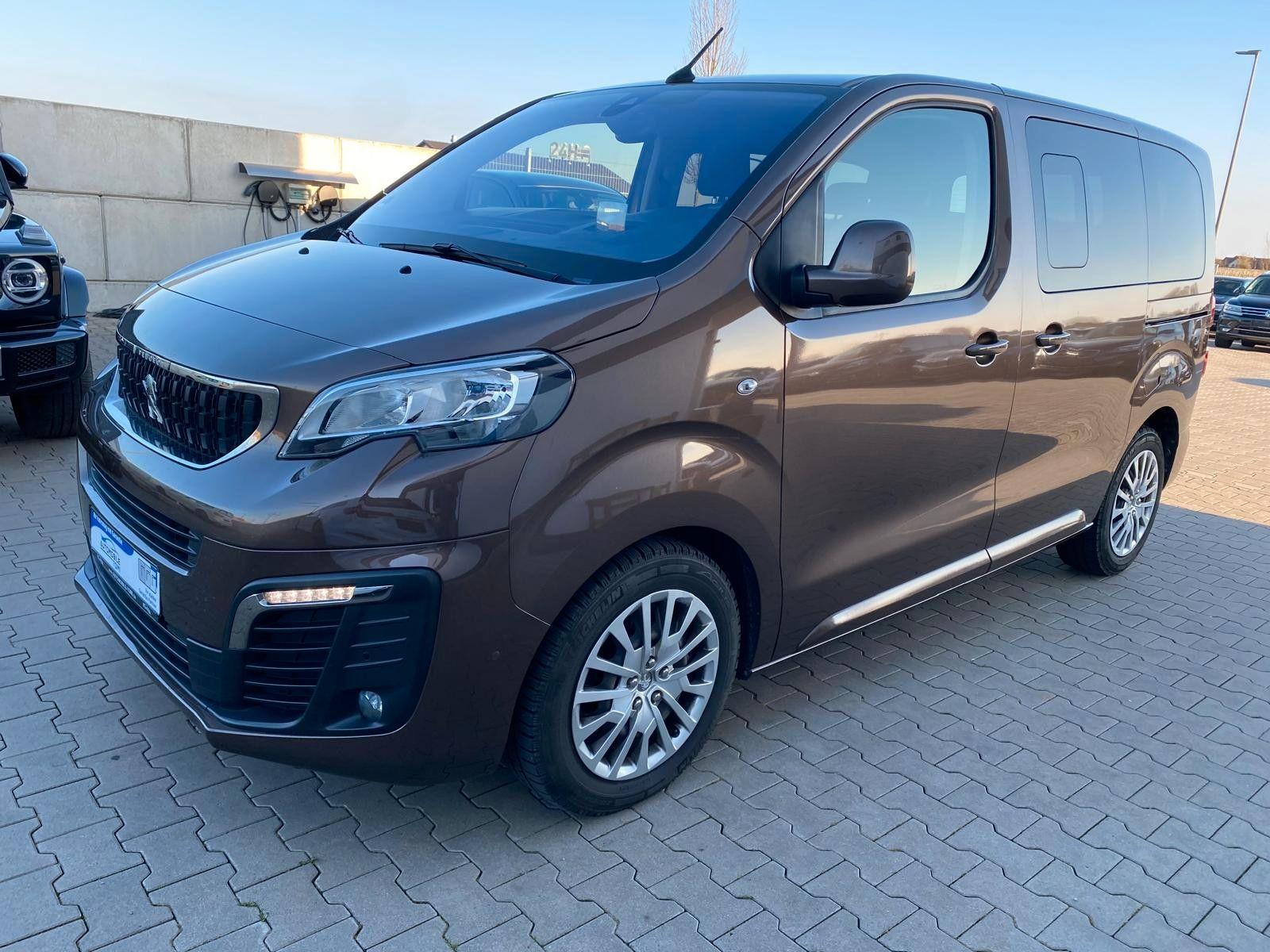 Abbildung des Autos Peugeot Traveller Busine…