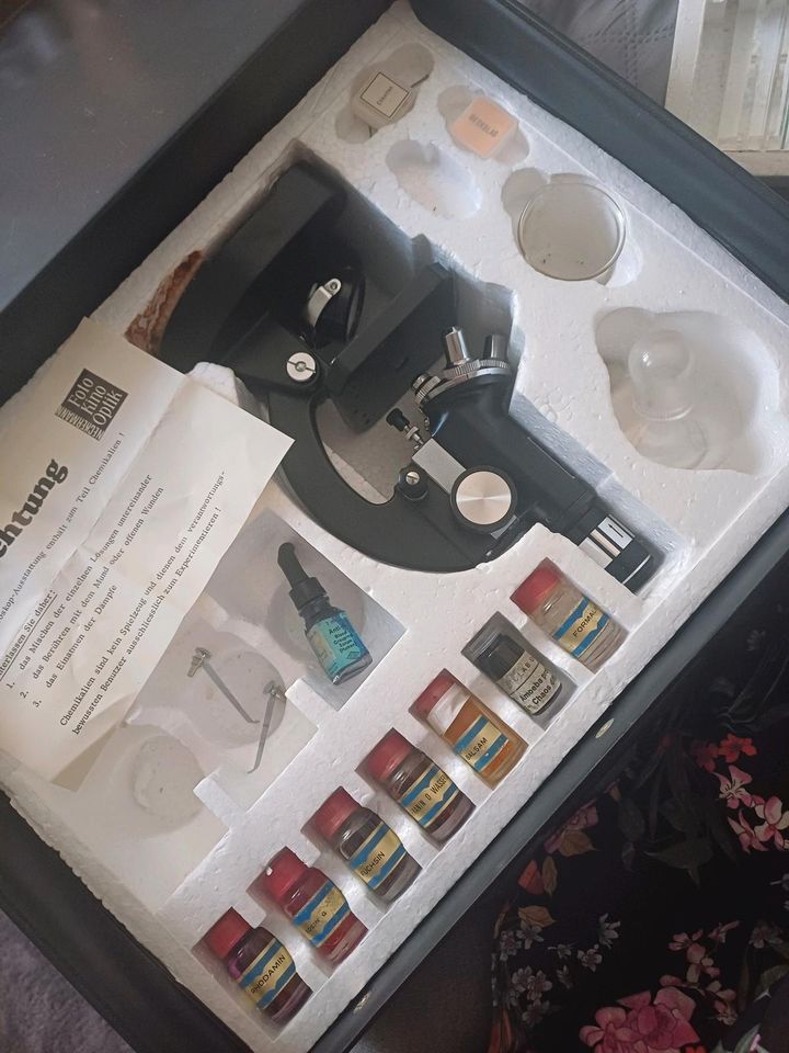 Mikroskop Koffer in Kropp