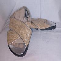 Goldene Sandalen mit Plateausohle Sachsen - Glashütte Vorschau
