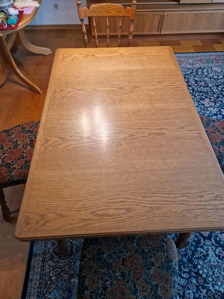 Tischgruppe mit 4 Stühlen, gebraucht in Hildesheim