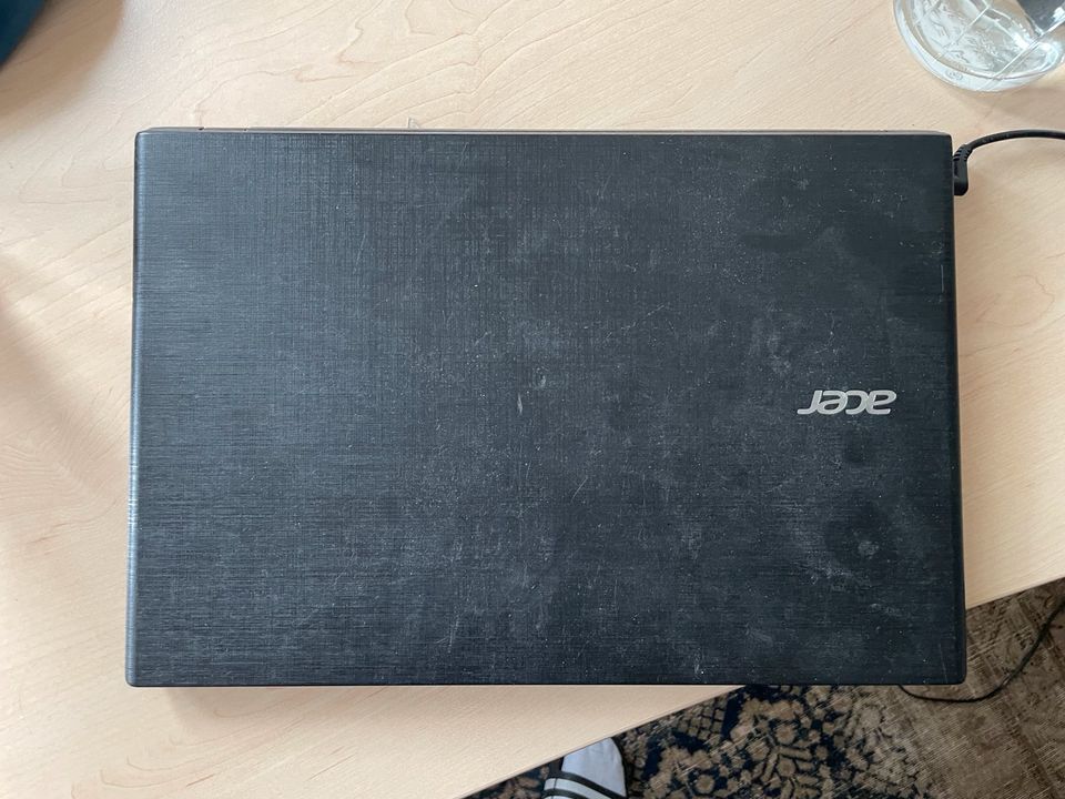 Acer Laptop mit Wackelkontakt beim Laden in Marburg