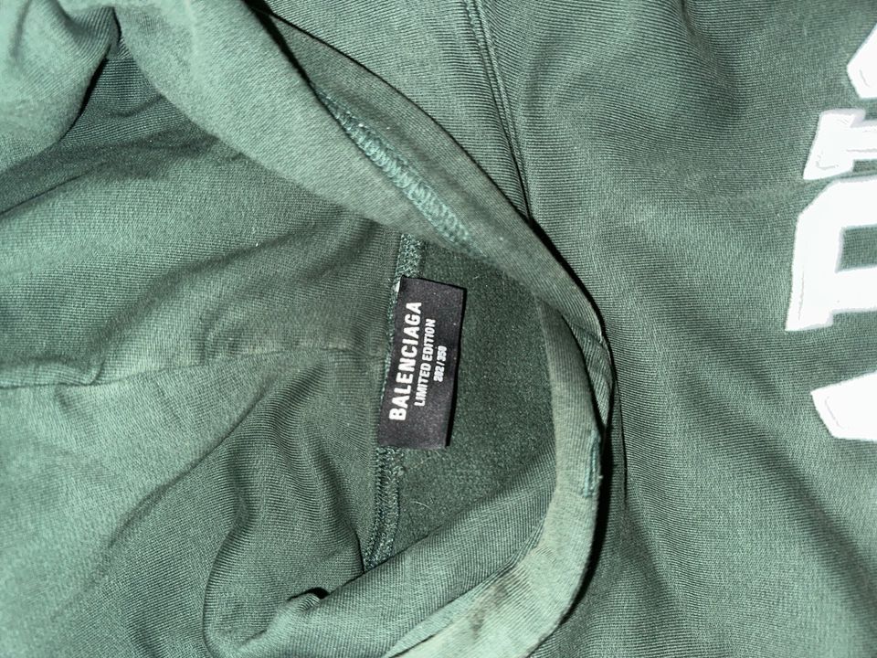 Balenciaga Cities Hoodie green Limited Edition 282/350 in Taucha