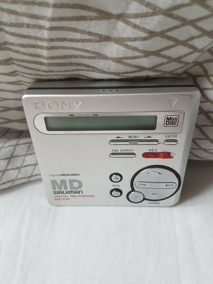 Sony Mini Disc Walkman MZ-R 70 mit Mikro, Kopfhörern inkl. Fernb. in Offenbach