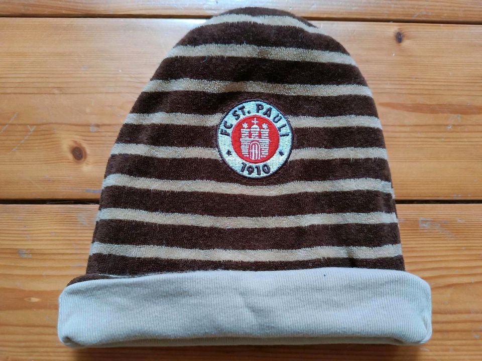 FC St. Pauli Babymütze in Hitzacker