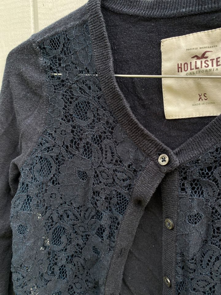 Cardigan blau Spitze XS Hollister marineblau dunkelblau in Saarbrücken