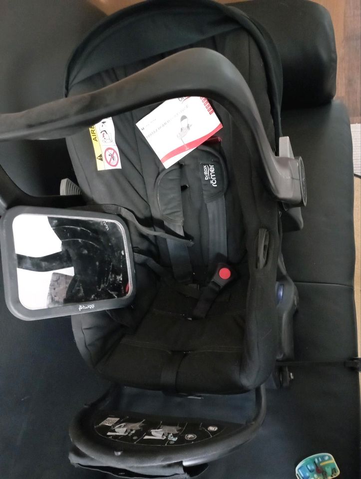 Britax Römer Babyschale und Isofixstation in Bottrop