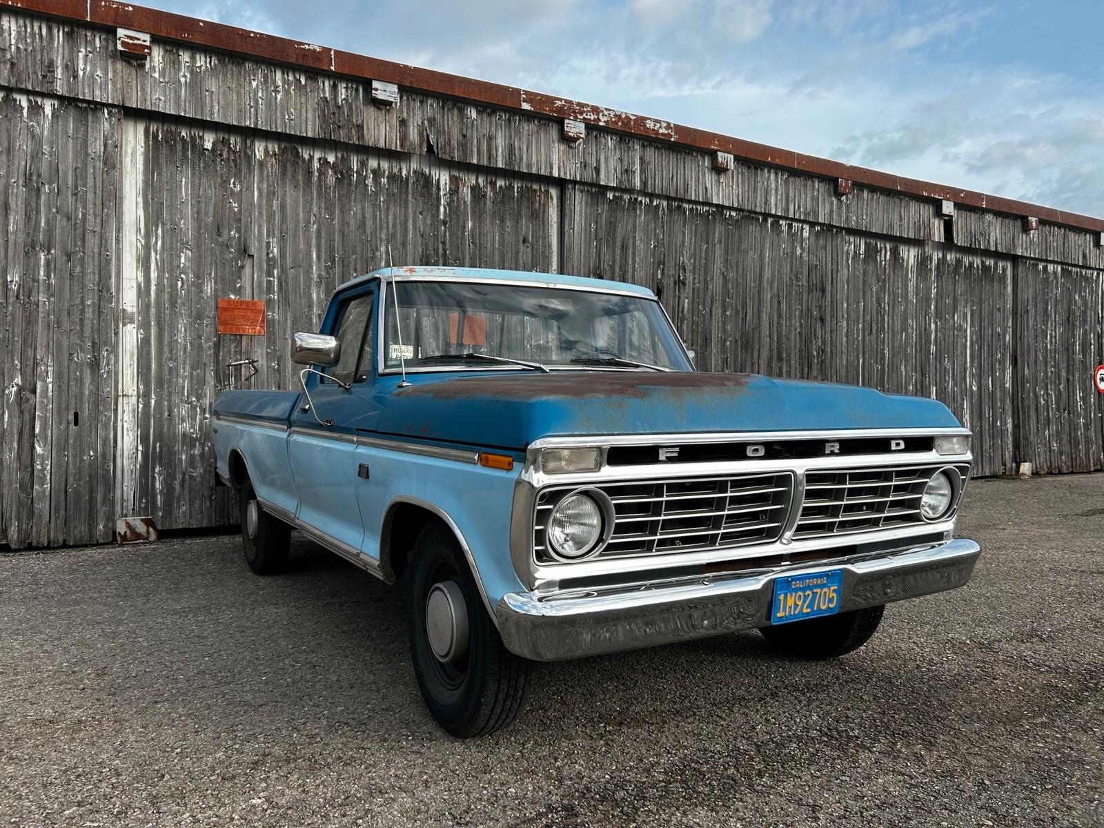 Abbildung des Autos F100 Pickup Truck 360 V8…