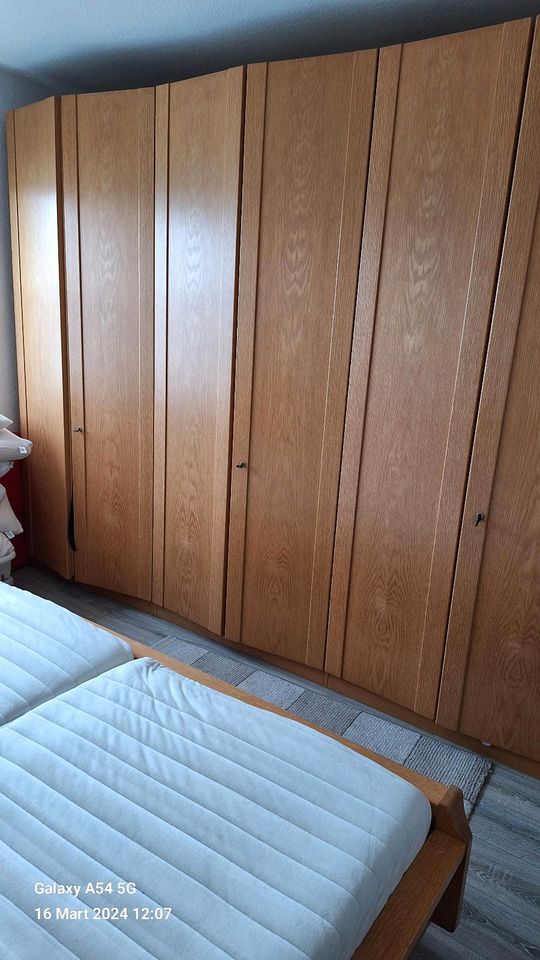 Schlafzimmer, Kleiderschrank,  Bett 1×1, Nachttische, Möbel in Hornburg