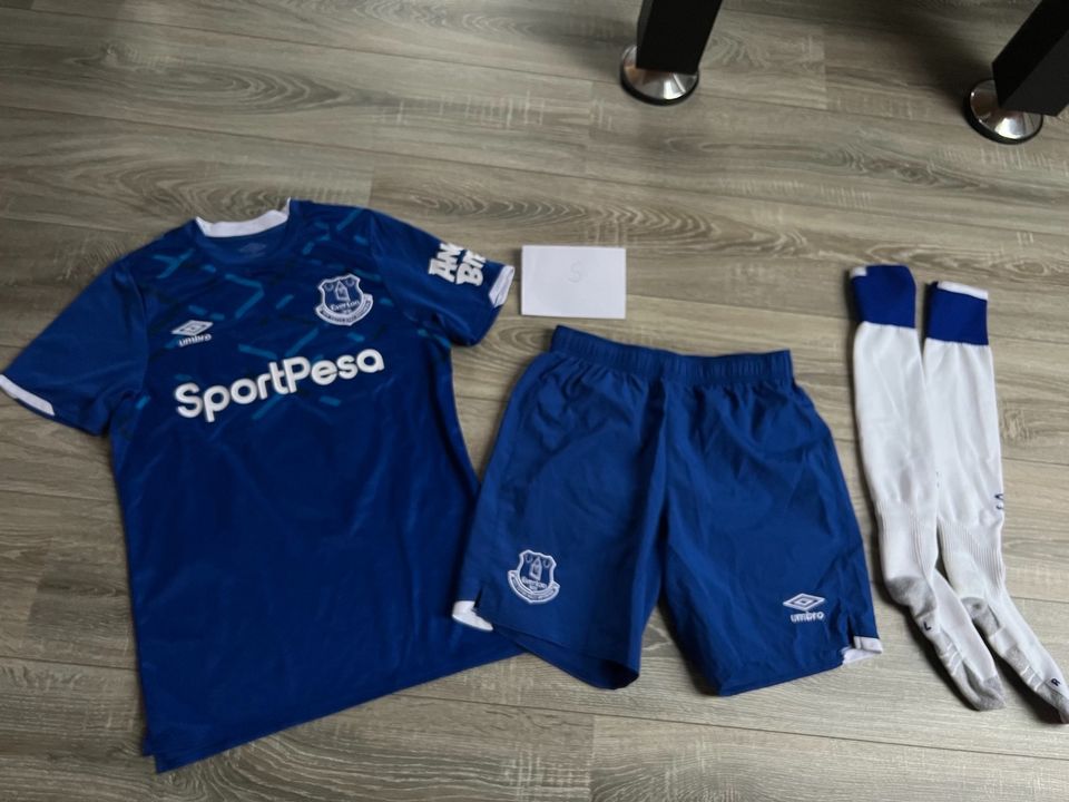 Everton Trikot Set S Hose Stutzen Premier League Fußball Männer in Cappel