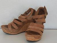 UGG Keilabsatz Schuhe 39 top Zustand Nordrhein-Westfalen - Hürth Vorschau
