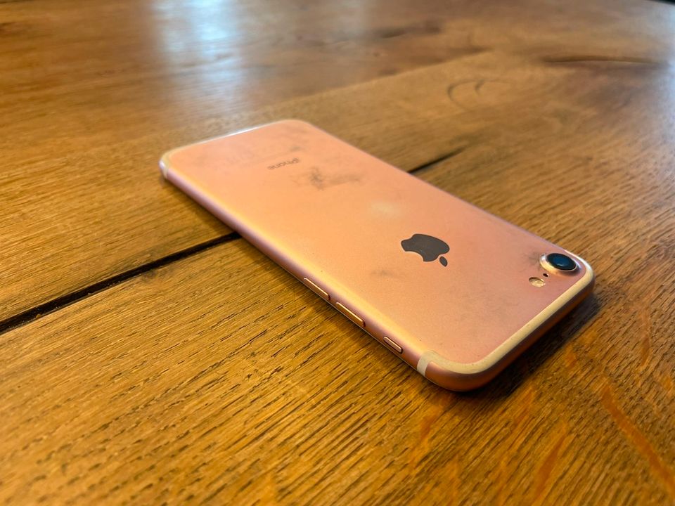 Apple iPhone 7, Rose Gold, 32 GB, Model A1778 inkl. Hülle in Berlin