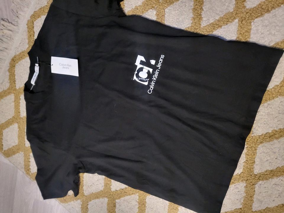 Calvin Klein T Shirt Neu mit Etiketten in Duisburg