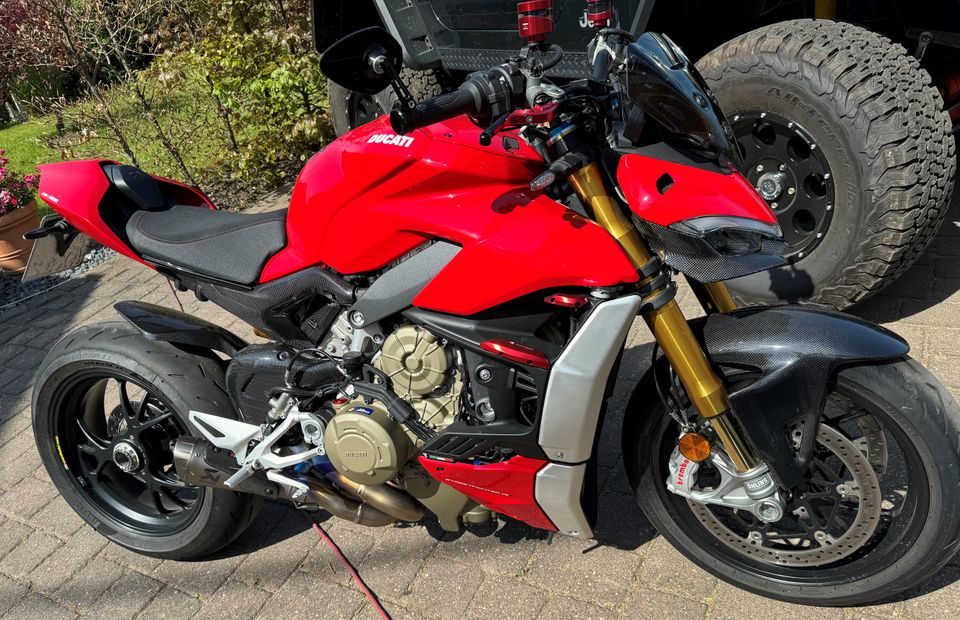 Ducati Streetfighter V4S, Akra-Voll Titan, viel Carbon in Schwalmtal