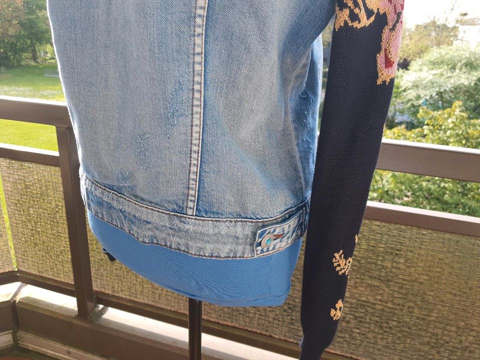 Desigual Jeansjacke in hellblau in große 40 in Hilden