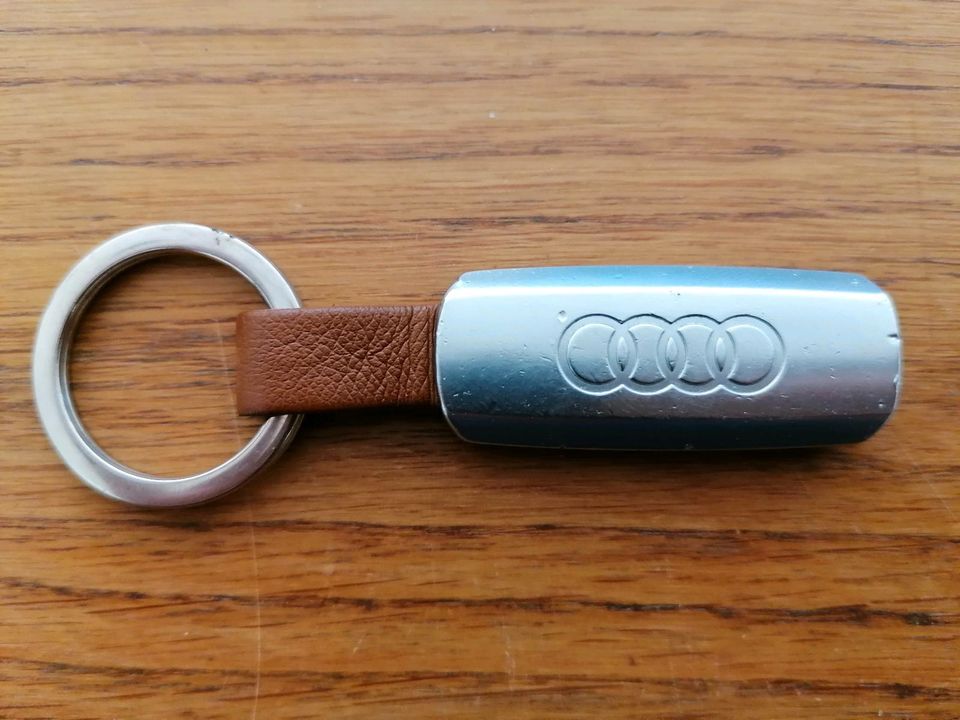 Original Audi Schlüsselanhänger Anhänger silber braun in Stuttgart