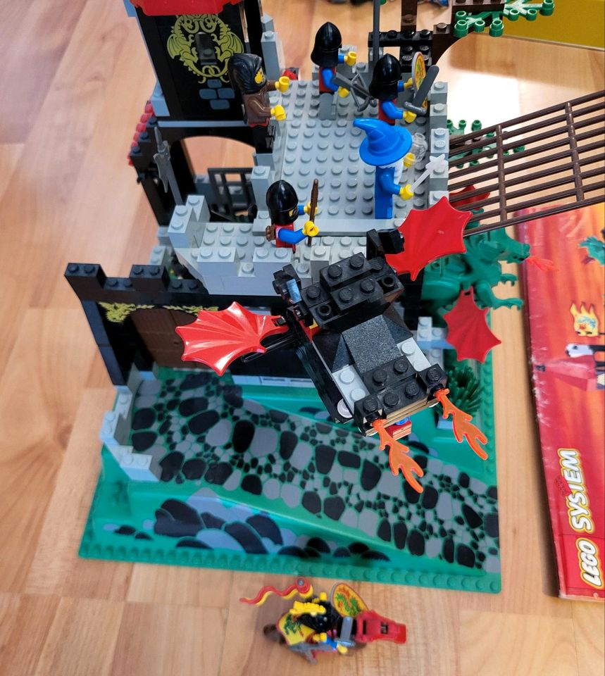 Lego 6082 Drachenstein mit Anleitung in Hattingen