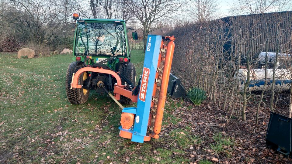 Mulcharbeiten, Böschungsmulcher,Pferdeweide, Wegeränder, Weide in Schwaförden